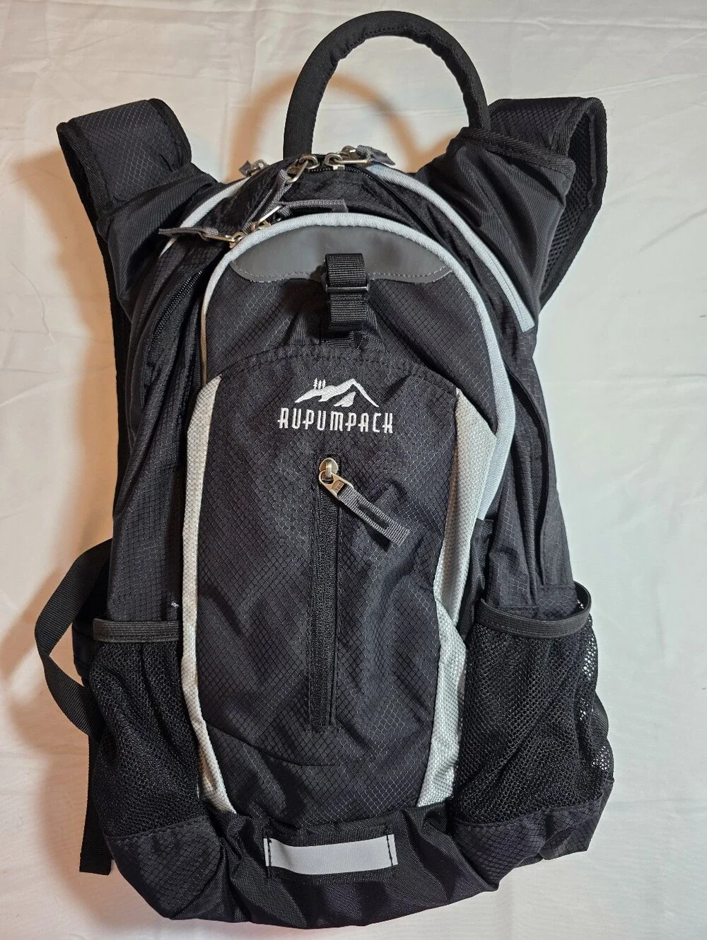 RUPUMPACK Hydration Backpack 2L Insulated Water Bladder Men Women Kids EUC